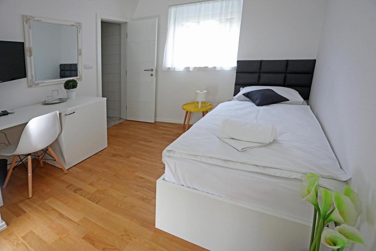 Home Apartmani I Sobe โอซีเยก ภายนอก รูปภาพ