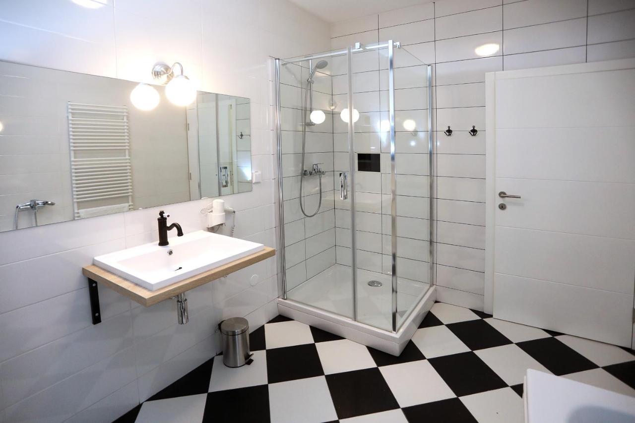 Home Apartmani I Sobe โอซีเยก ภายนอก รูปภาพ